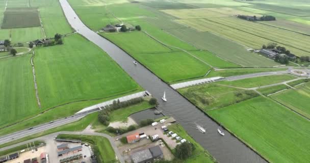 Drohnenaufnahmen Von Friesland Der Niederländischen Infrastruktur Insbesondere Einer Straße Die — Stockvideo