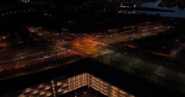 Letecký Bezpilotní Pohled Nizozemskou Infrastrukturu Amsterdamu Křižovatku Semafory Zobrazení Nočního — Stock video