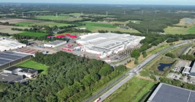 Tilburg, 6 Eylül 2023, Hollanda. Tilburg, Hollanda 'daki Coca Cola fabrikasının hava aracı görüntüsü..