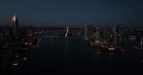 Flygdrönare Syn Skyline Rotterdam Och Erasmusbrug Nederländerna — Stockvideo