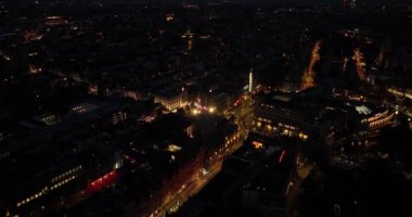 Amsterdam, 16 Eylül 2023, Hollanda, Leidseplein 'in hava aracı görüntüsü, Amsterdam' daki Leidsesquare eğlence alanı. Şehir merkezinde gece hayatı..