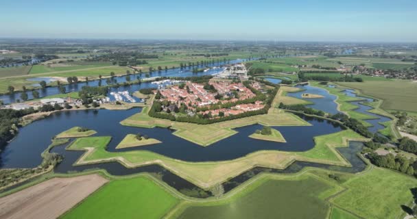 荷兰赫斯登的无人驾驶飞机图像 强化历史名城 一个城市景观 Noord Brabant 要塞镇 模式和线条 — 图库视频影像
