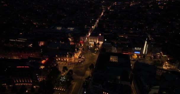 2023年9月16日 阿姆斯特丹 荷兰夜间在阿姆斯特丹Leidseplein娱乐区的无人驾驶飞机镜头 — 图库视频影像