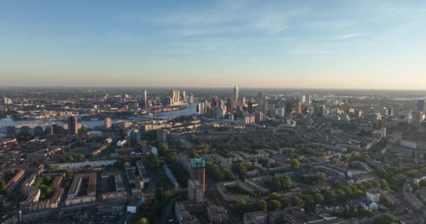 Letecký Bezpilotní Výhled Panorama Rotterdamu Výškovými Budovami Dálce Městským Životem — Stock video