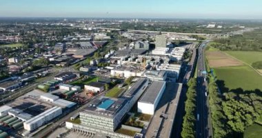 Veldhoven, 6 Eylül 2023, Hollanda. ASML, yarı iletken endüstrisi için makine tedarikçisi, çip yapımı, mikro çip işi. Veldhoven 'daki merkez ofis ve iş kompleksi
