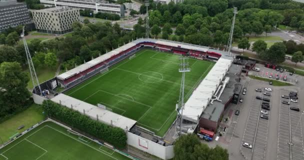 2023年7月22日 ロッテルダム オランダ オランダの比較的小さなサッカースタジアムの空中ドローンビューは スタンド スポーツ エンターテイメントを強調しています エクセルシオールスタジアム — ストック動画