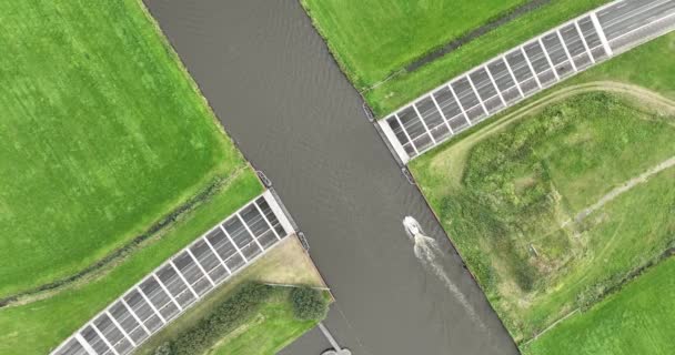 Luchtdrone Zicht Transportinfrastructuur Friesland Inclusief Waterwegen Kanalen Wegen Tunnels Onder — Stockvideo