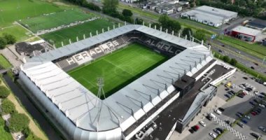 Almelo, 19 Temmuz, 2023, Hollanda. Herkül Almelo 'nun ana üssü Erve Asito Stadyumu' nun insansız hava aracı görüntüsü. Hollanda Futbol Kulübü.