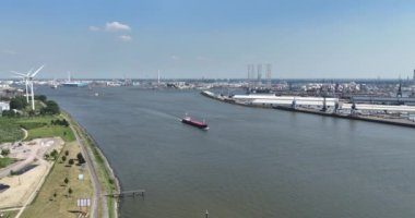 Rotterdam limanının hava aracı görüntüsü, liman genel görünümü. Rotterdam, Hollanda.