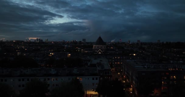 从空中俯瞰阿姆斯特丹奥斯特 阿姆斯特丹东部城市地区 杰拉尔德斯 马杰拉克 住房和建筑物 街道和城市夜景 — 图库视频影像