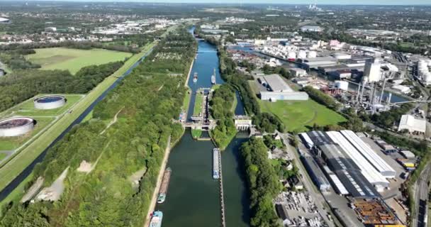 Luchtvaart Drone Uitzicht Een Binnenvaart Sluis Rhine Herne Kanaal Duitsland — Stockvideo