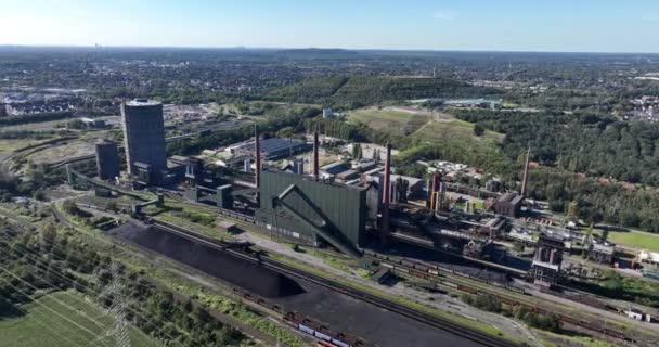 コークス工場 ドイツのルール地域で鋼の生産に使用される製品の工業用マタールギー 空中ドローンビュー — ストック動画
