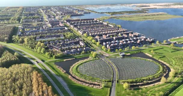 Nowoczesne Zrównoważone Wytwarzanie Energii Poprzez Energię Słoneczną Miejskiej Dzielnicy Almere — Wideo stockowe