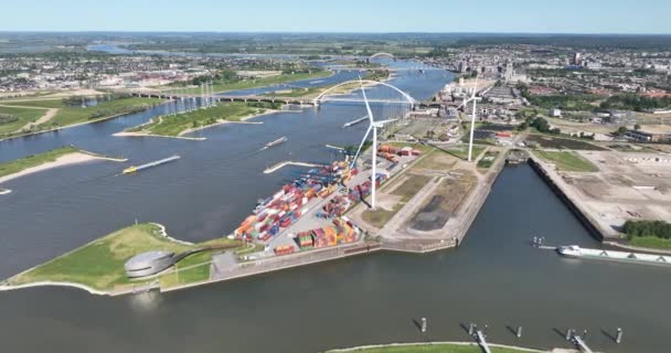 Industrieller Hafen Der Stadt Nijmegen Niederlande Transport Von Wasser Containern — Stockvideo