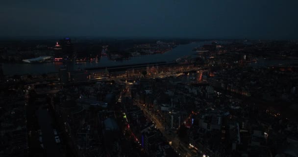 阿姆斯特丹 夜间空中 火车站及市区 — 图库视频影像