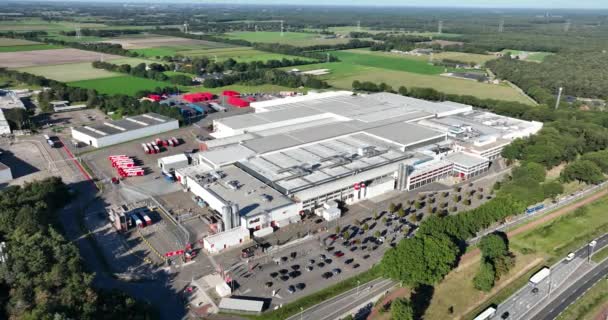 蒂尔堡 2023年9月6日 荷兰蒂尔堡可口可乐公司工厂和销售中心的空中无人机图像 — 图库视频影像