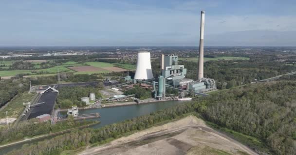 ベルクメン発電所の空中ドローンビュー ドイツのクラフトバックヒール — ストック動画