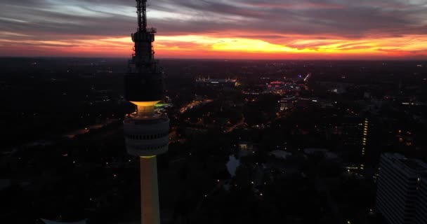 Vista Aérea Drone Dortmund Alemanha Torre Florianturm Noite Linha Horizonte — Vídeo de Stock