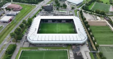 Almelo, 19 Temmuz, 2023, Hollanda. Erve Asito 'nun hava aracı görüntüsü, eski adıyla Polman Stadion, Almelo futbol kulübü Heracles Almelo' nun ev sahibi stadyumu, maçlara ev sahipliği yapıyor.