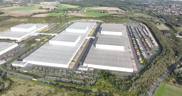 Drohnenblick Auf Logistisches Distributionszentrum Drohnenbild Aus Der Luft Lastwagenverteilung — Stockvideo
