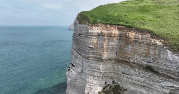 Aerial Drone View Normandy Beach Cliffs Emphasizing Summer Tourist Destination — Stock Video