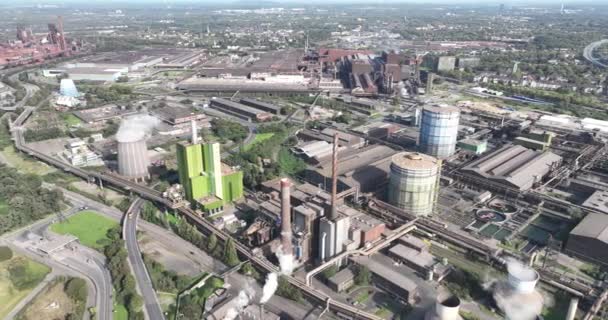 Çelik Fabrikasının Hava Aracı Görüntüsü Duman Bacaları Bacalar Duisburg Almanya — Stok video