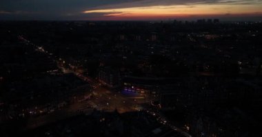 De Clercqstraat 'ın Amsterdam-Batı' daki Kinkerbuurt, Da Costabuurt, Singelgracht Nassaukade ve Kostverlorenvaart 'taki hava aracı görüntüsü. Gece vakti..