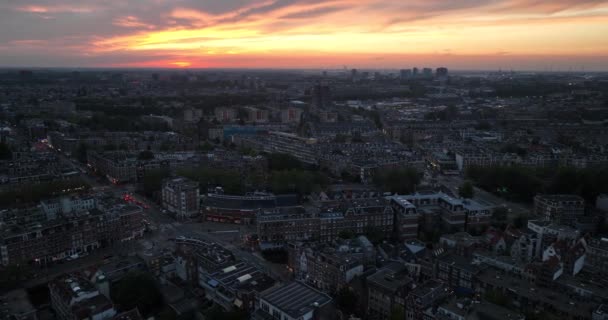 Ηλιοβασίλεμα Στο Άμστερνταμ Κέντρο Στο Κέντρο Ουρανοξύστης Και Σπίτια Αεροσκάφος — Αρχείο Βίντεο