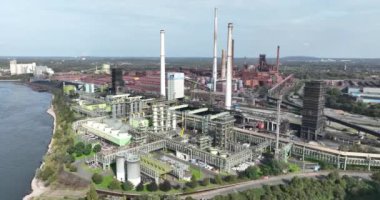 Duisburg 'daki Schwelgern kokain fabrikası dünyanın en büyük kokain fabrikalarından biridir. Hava aracı görüntüsü. Büyük ölçekli ağır metal endüstrisi.