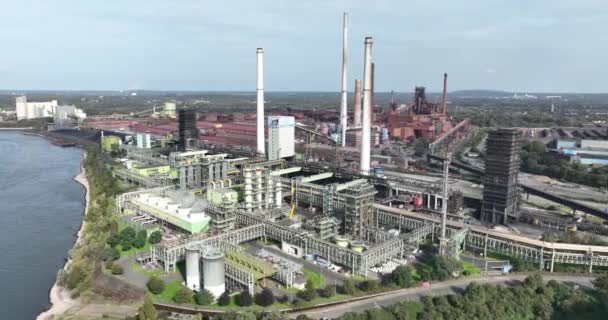 杜伊斯堡的施威尔根炼焦厂是世界上最大的炼焦厂之一 空中无人驾驶飞机视图 大型重金属工业 — 图库视频影像