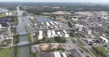 Almanya 'daki Chemicalpark Marl, büyük endüstriyel kompleks. Hava aracı görünümü.