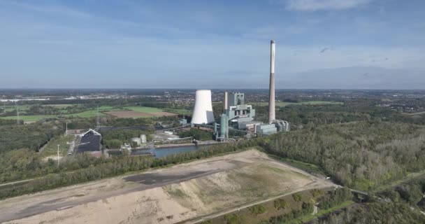 德国鲁尔地区一座发电厂的无人驾驶飞机图像 全景形成了天空 发电装置的产生 — 图库视频影像