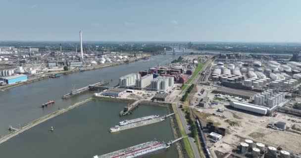 Aerial Drone View Petrolkémiai Botlek Kikötő Rotterdam Hollandia Ipari Övezet — Stock videók