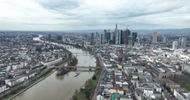 Frankfurt Am Main, Almanya 'da hava aracı görüntüsü, ufuk çizgisi, şehir panoramik.