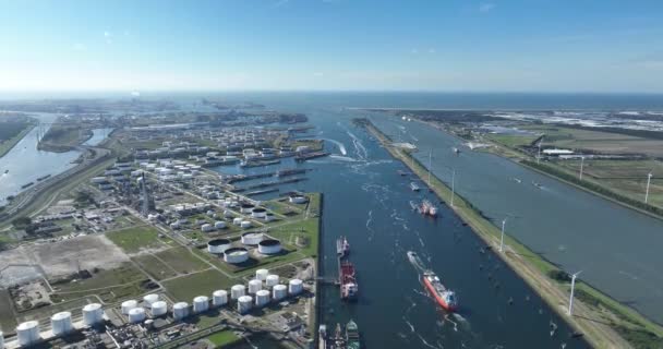Europoort Petrokemisk Terminal Fartyg Dockning Antenn Drönare — Stockvideo