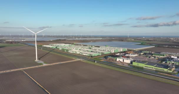 大規模なコンピューティングセンター データセンターの空中ドローンビュー ミッドデン フェルメール オランダ — ストック動画
