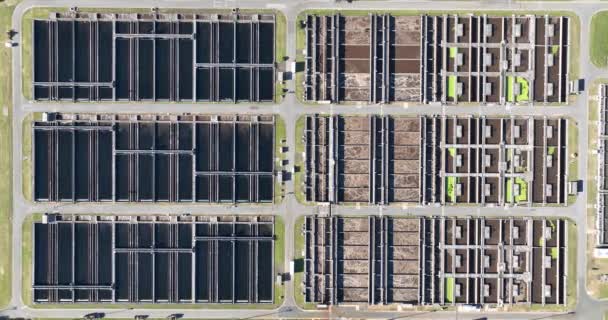 在一个污水处理厂的空中俯瞰 清洁供饮用的水 — 图库视频影像