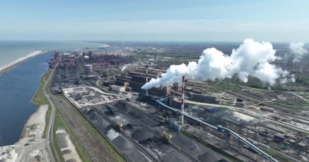 Uma Grande Fábrica Ferro Aço Cidade Groot Sinten Grande Synthe — Vídeo de Stock