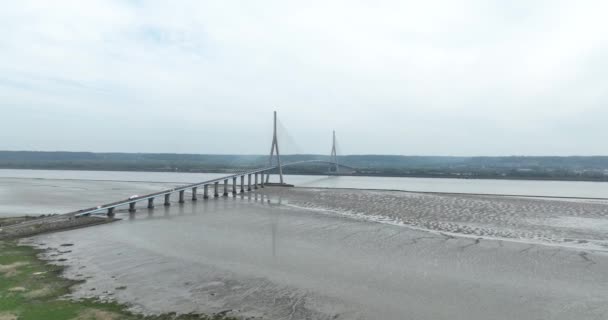 Pont Normandie 法国Le Havre和Honfleur之间的吊桥 Pont Normandy Aerial Droen View — 图库视频影像