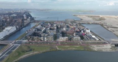 Centrumeiland, IJmeer 'de IJburg, Amsterdam' ın doğusunda yer alan bir yerleşim alanıdır. Hollanda 'da..