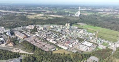 Bergkamen, Almanya 'daki büyük bir endüstriyel kimya parkının hava aracı görüntüsü. Endüstriyel Panorama.