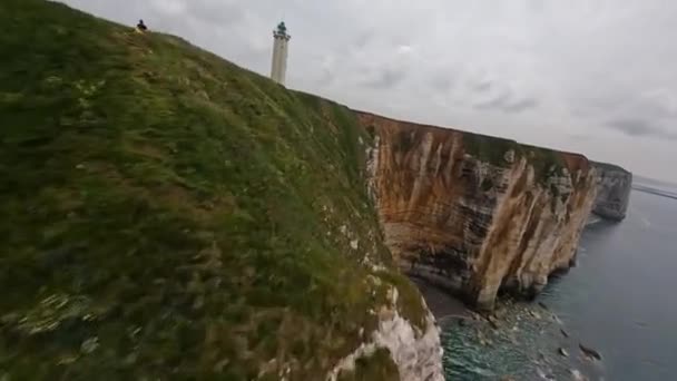 Fpv First Person View Drone Video Létání Nad Útesy Normandie — Stock video