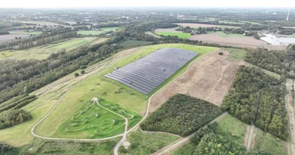 Vista Aérea Drone Painéis Solares Uma Colina Área Dortmund Alemanha — Vídeo de Stock