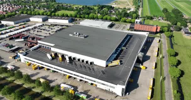 伍尔登 2023年6月14日 荷兰Jumbo超市 大型现代销售中心使用卡车进行运输 — 图库视频影像