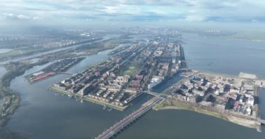Ijburg, Amsterdam, Hollanda 'da bir yerleşim yeri. Hava aracı genel görünümü.