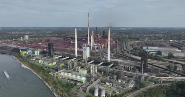 ドイツのデュイスブルクのコクティングプラント空気 金属製造業 空中ドローン映像 — ストック動画