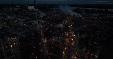 Hollanda, Dordrecht 'teki bir floropolymers üretim tesisinin hava aracı görüntüsü.