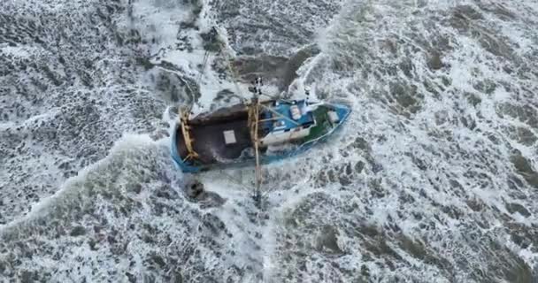 Stuck Shrimp Trawler Ijmuiden Black Jack Front Coast Zandvoort Netherlands — Stock Video