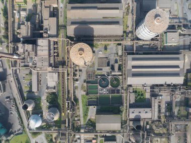 Hava aracı görüşlü metal üretimi, endüstriyel kompleks, çelik üretimi, Almanya. Hava aracı görünümü.