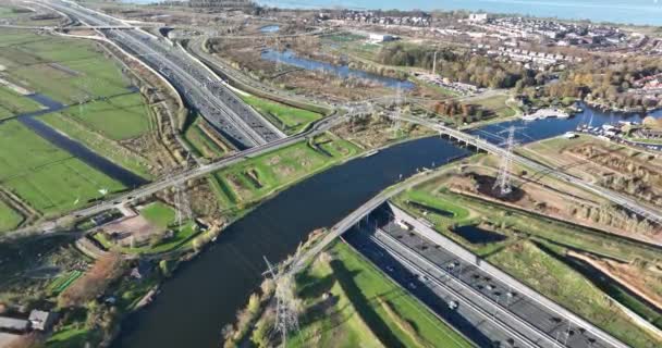 水道基础设施 水和公路交叉口 空中无人驾驶飞机视图 — 图库视频影像